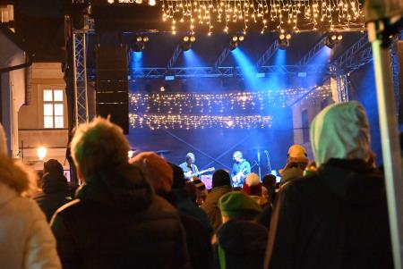 Včeraj je prvi koncert Pravljičnega Kamnik privabil število obiskovalcev (32)